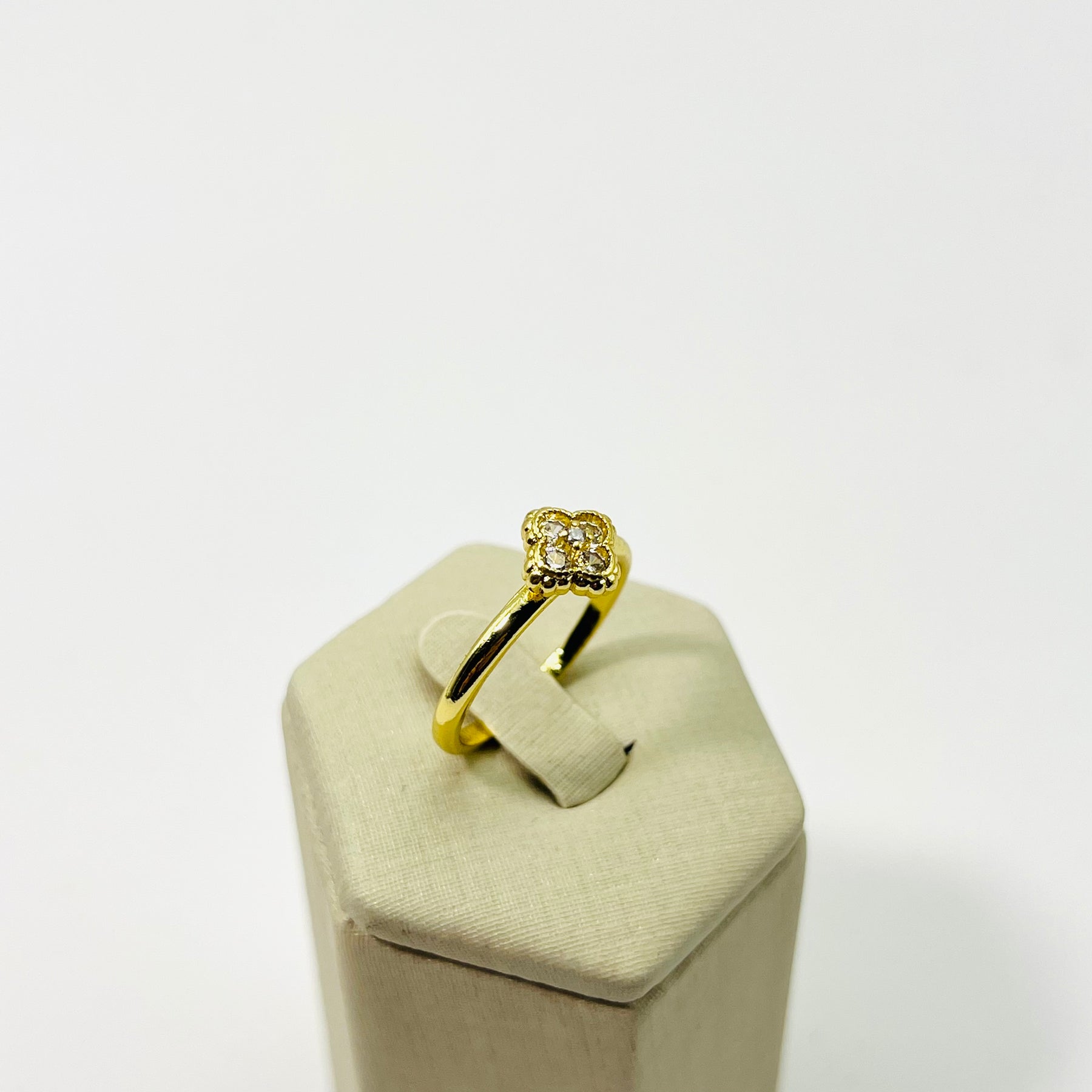 Anel Flor Semijoia Vasques Com Zircônia Delicado