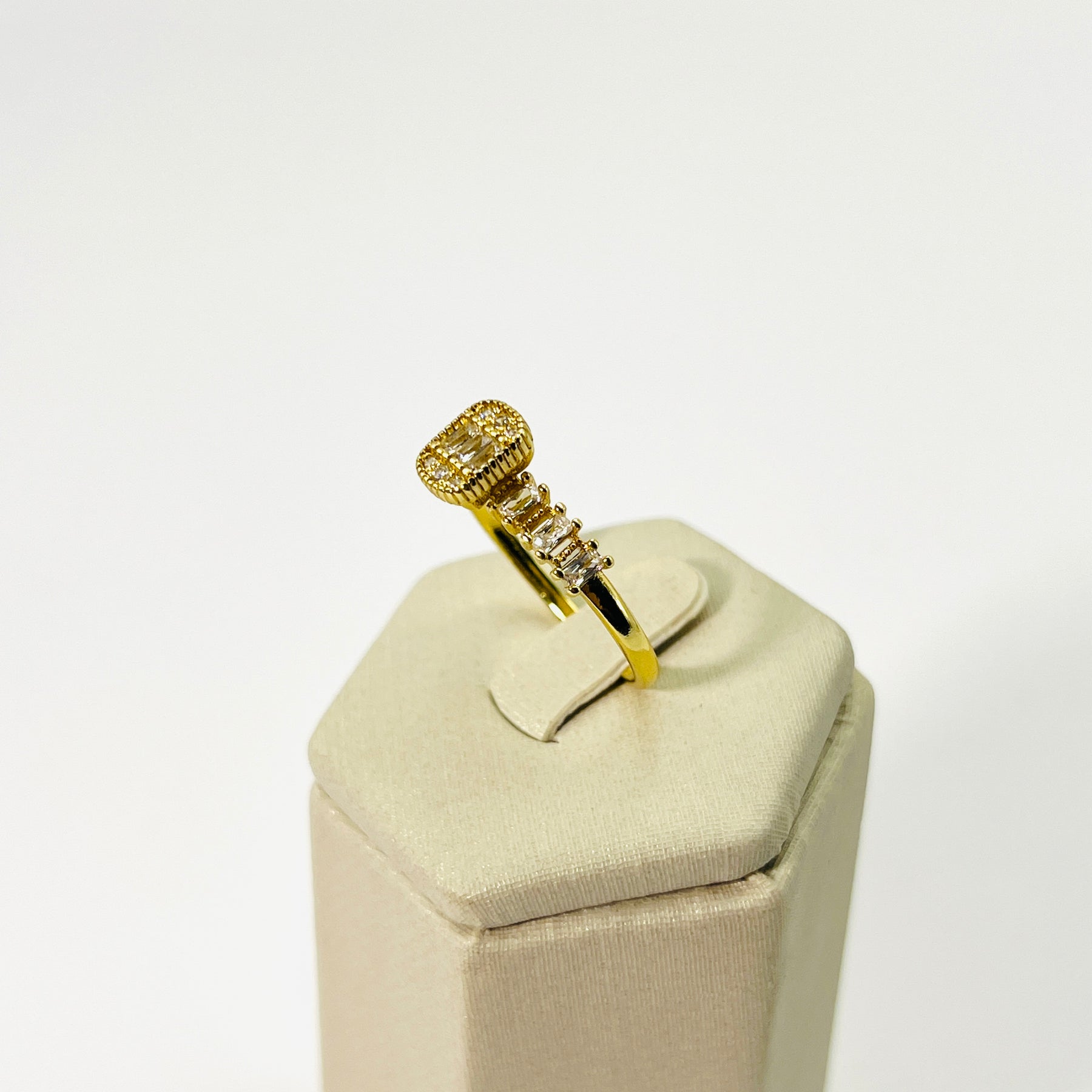 Anel Solitário 16 Pedras