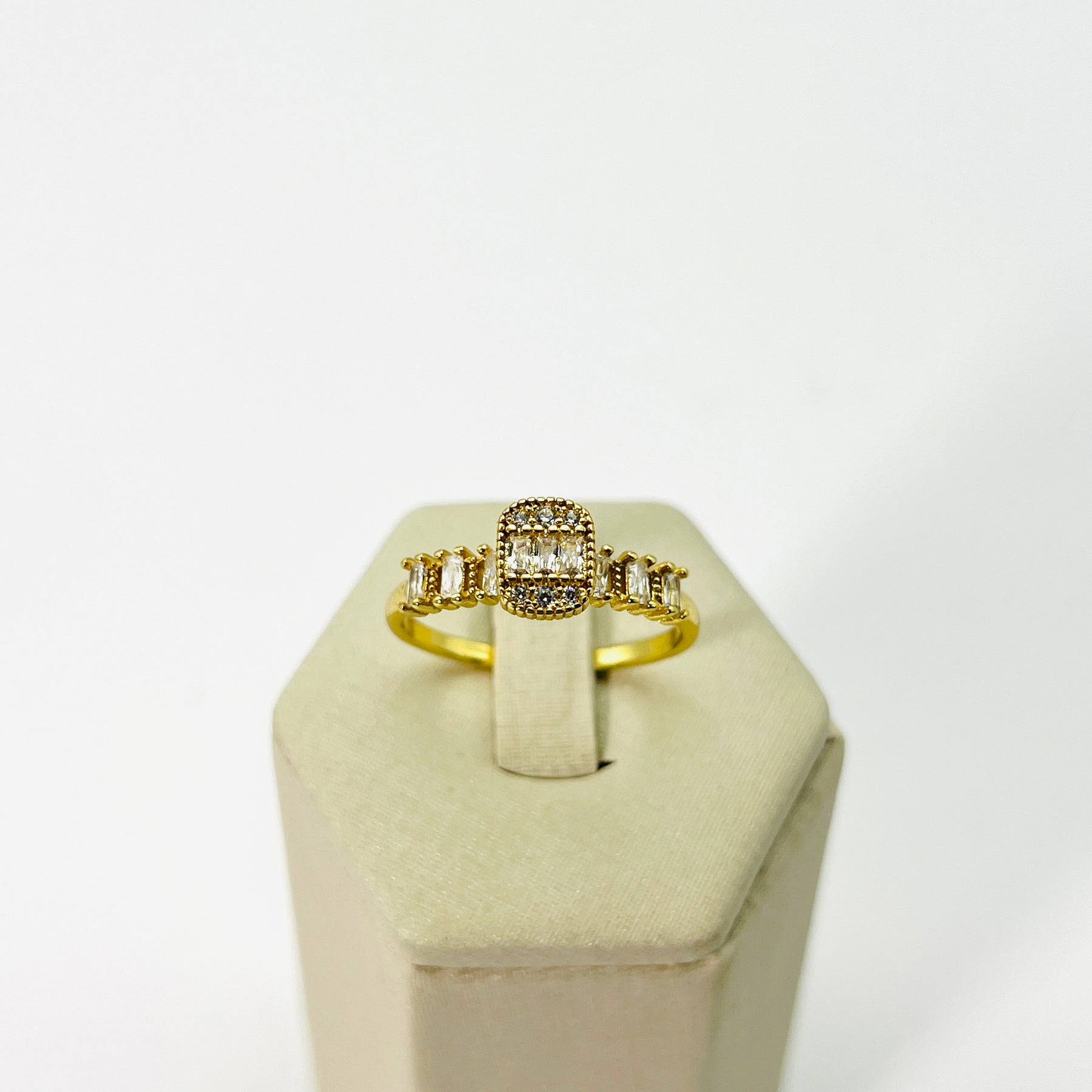 Anel Solitário 16 Pedras