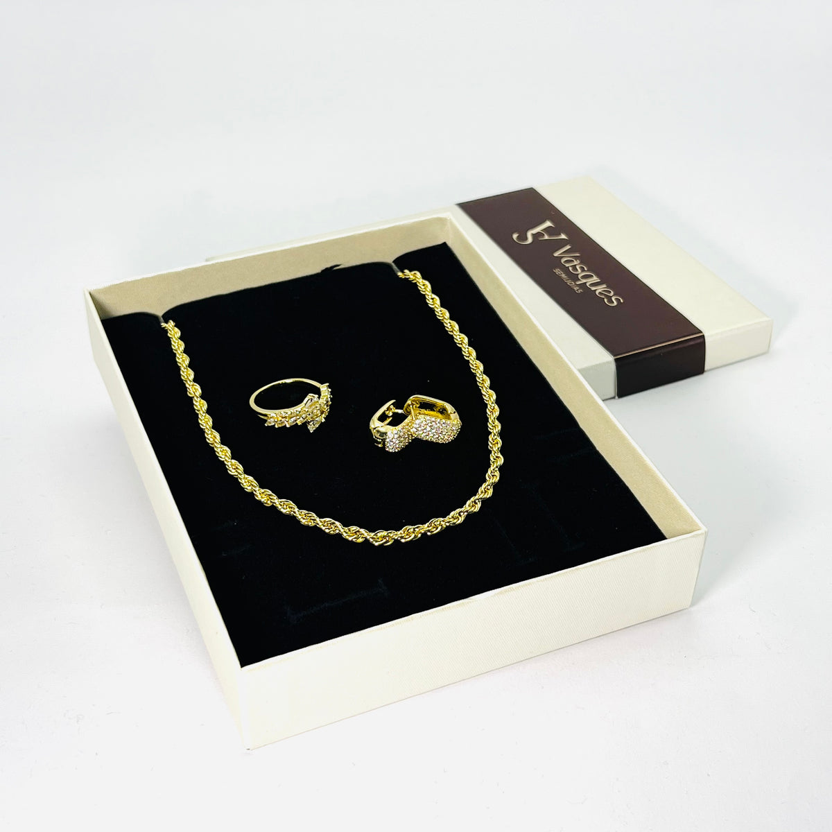 Kit Vasques Colar Baiano, Argola e Anel Folha 18K