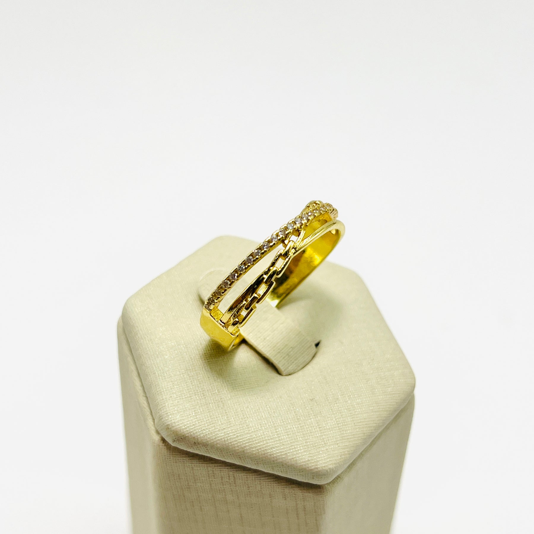 Anel Elegance Vasques Banhado A Ouro Com Zircônia