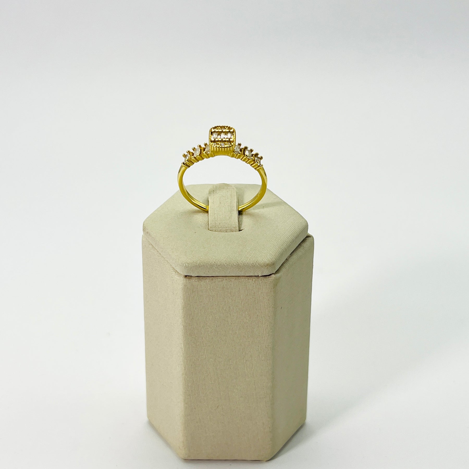 Anel Solitário 16 Pedras