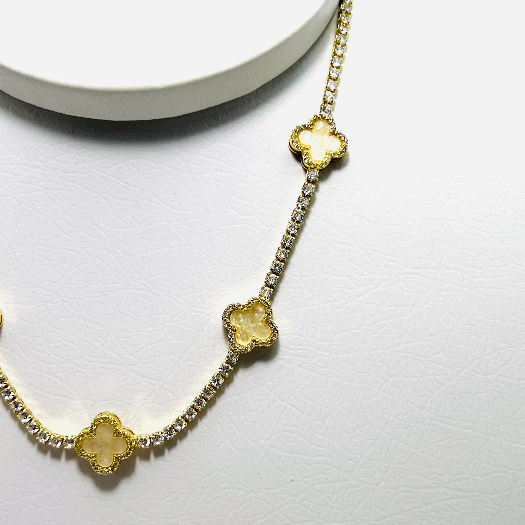 Colar Alhambra Madre Perola