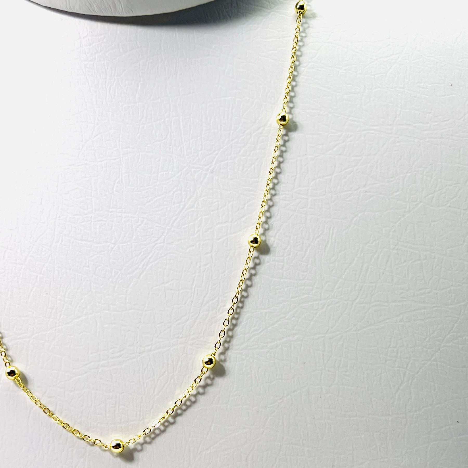 Colar Bolinhas Douradas