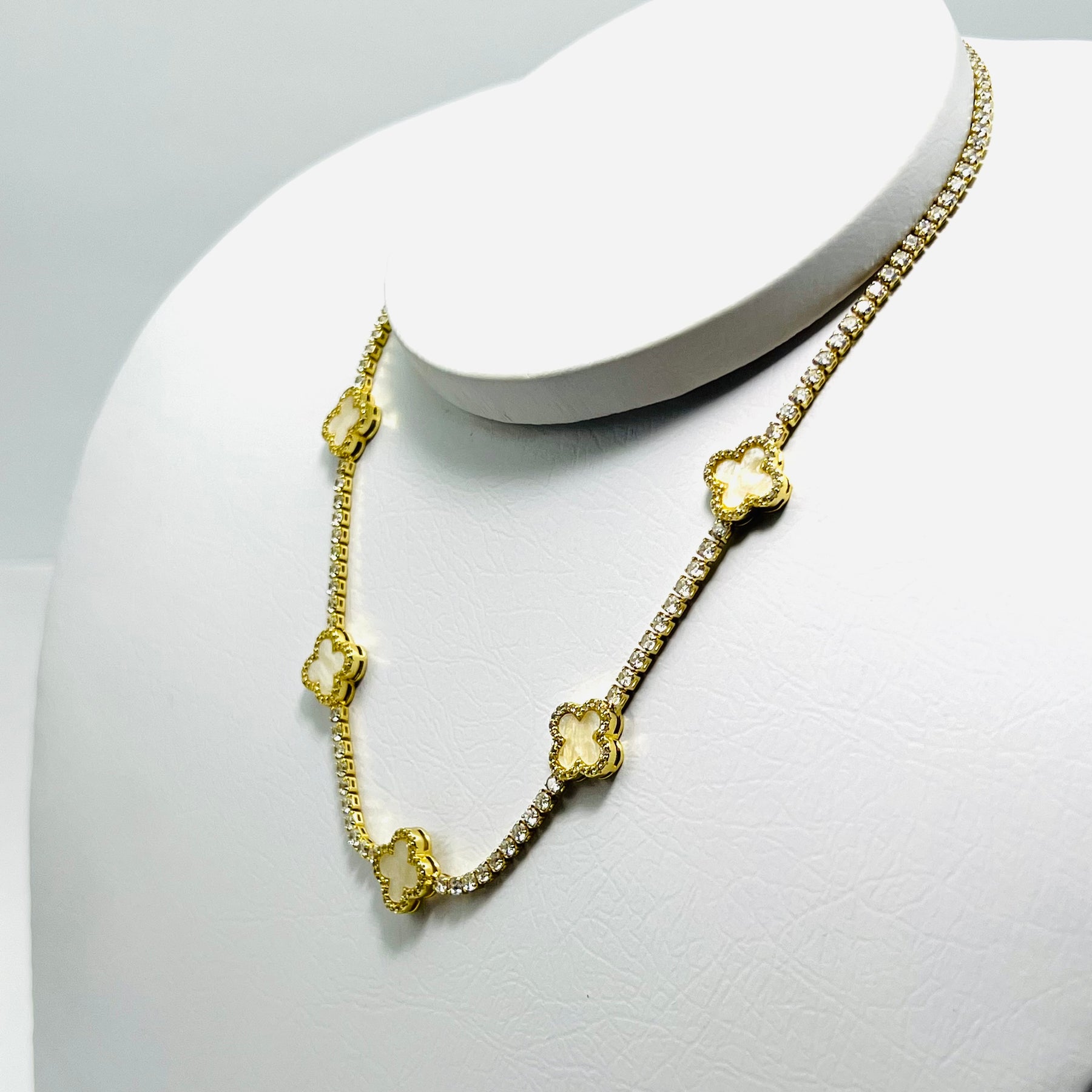 Colar Alhambra Madre Perola