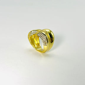 Anel Curvado Cravejado com Zircônias Banhado em Ouro 18K