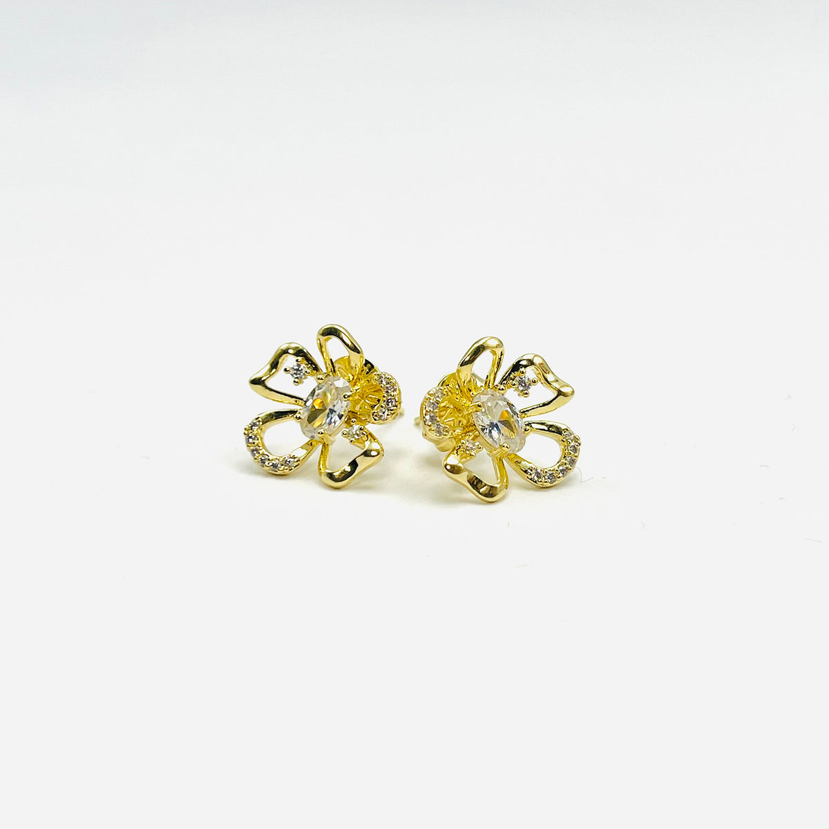 Brinco Laço Cravejado Banhado em Ouro 18K Vasques Semijóias