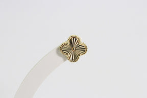 Brinco Trevo Oriente Dourado