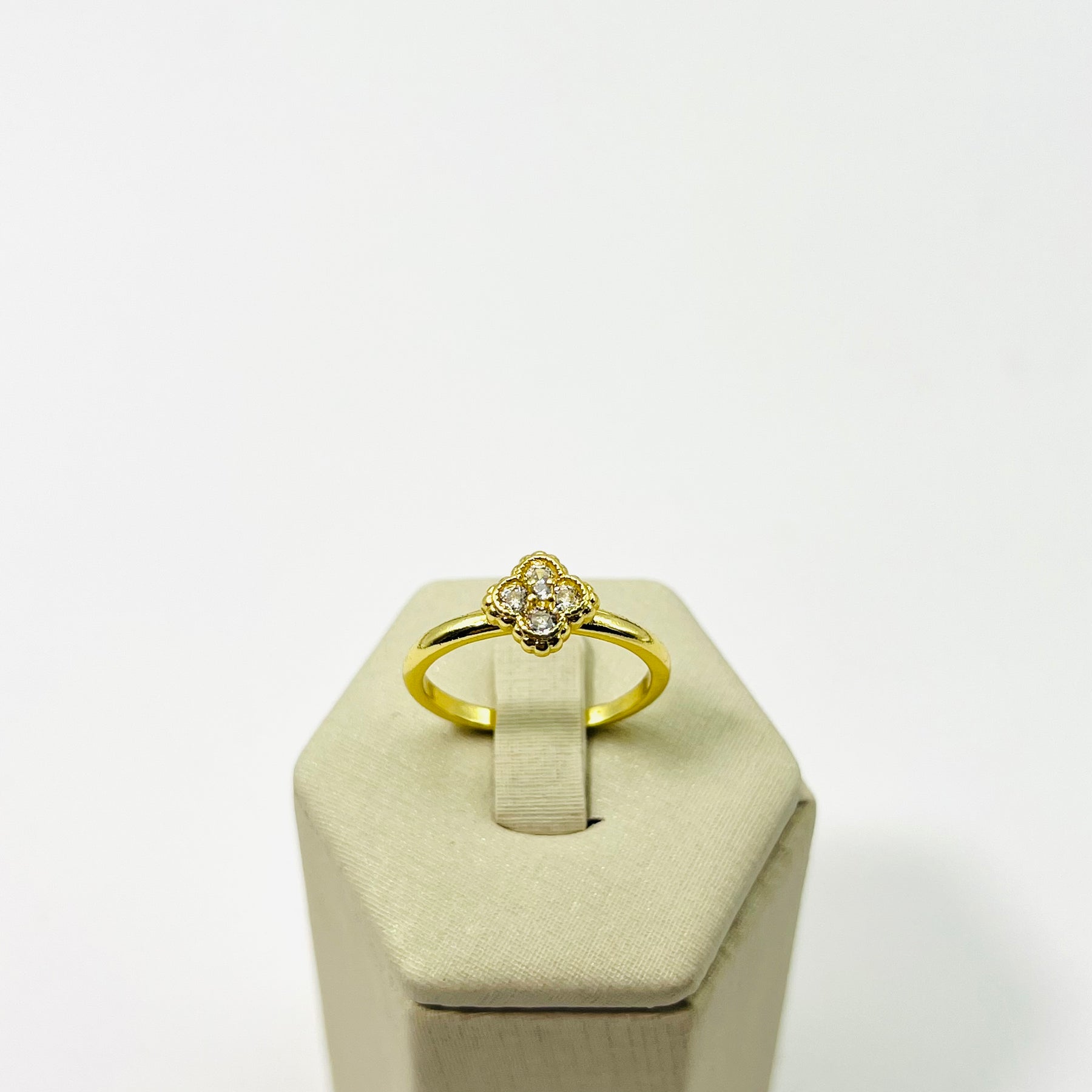 Anel Flor Semijoia Vasques Com Zircônia Delicado