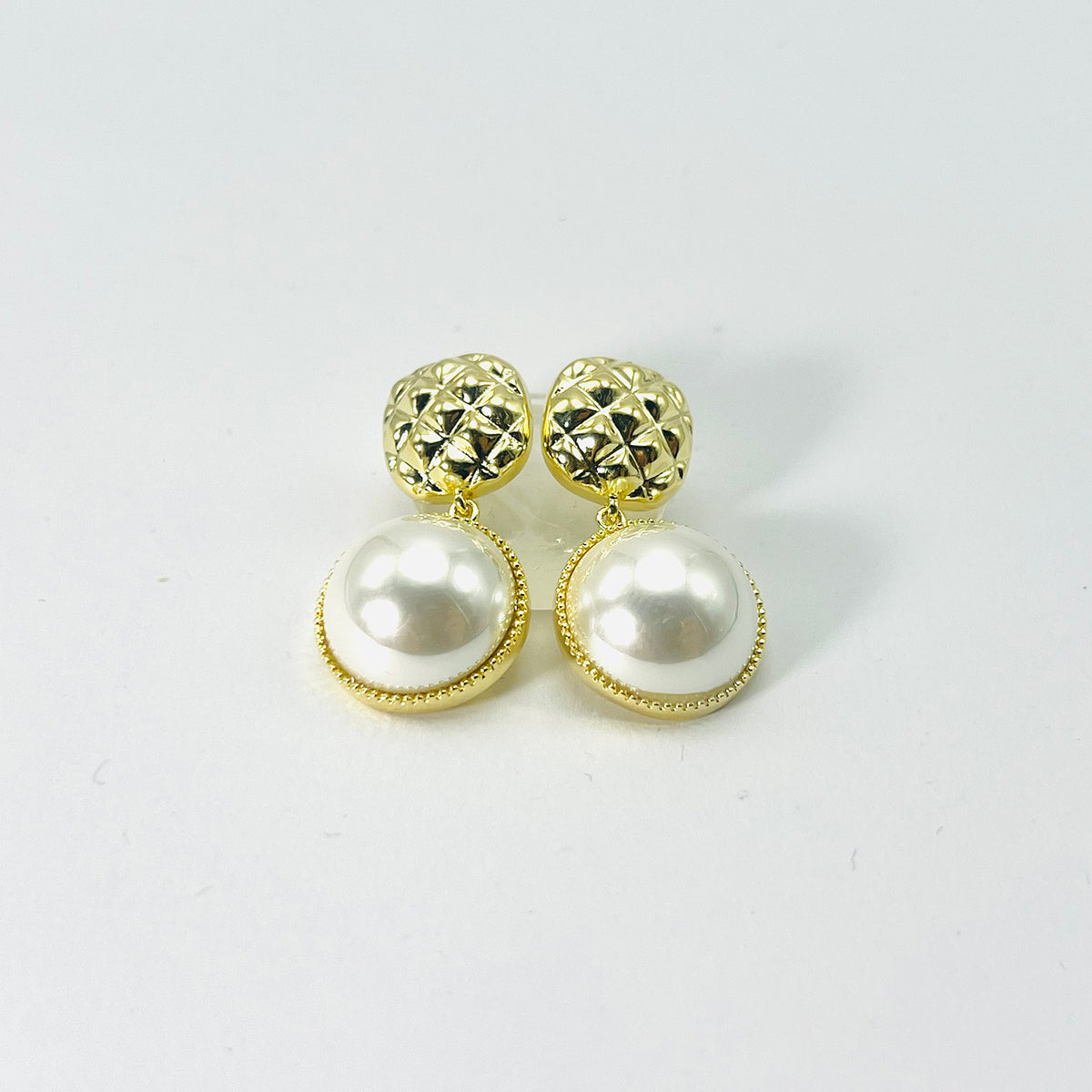 Brinco Pérola com Detalhe Trançado Banhado Ouro 18K Vasques