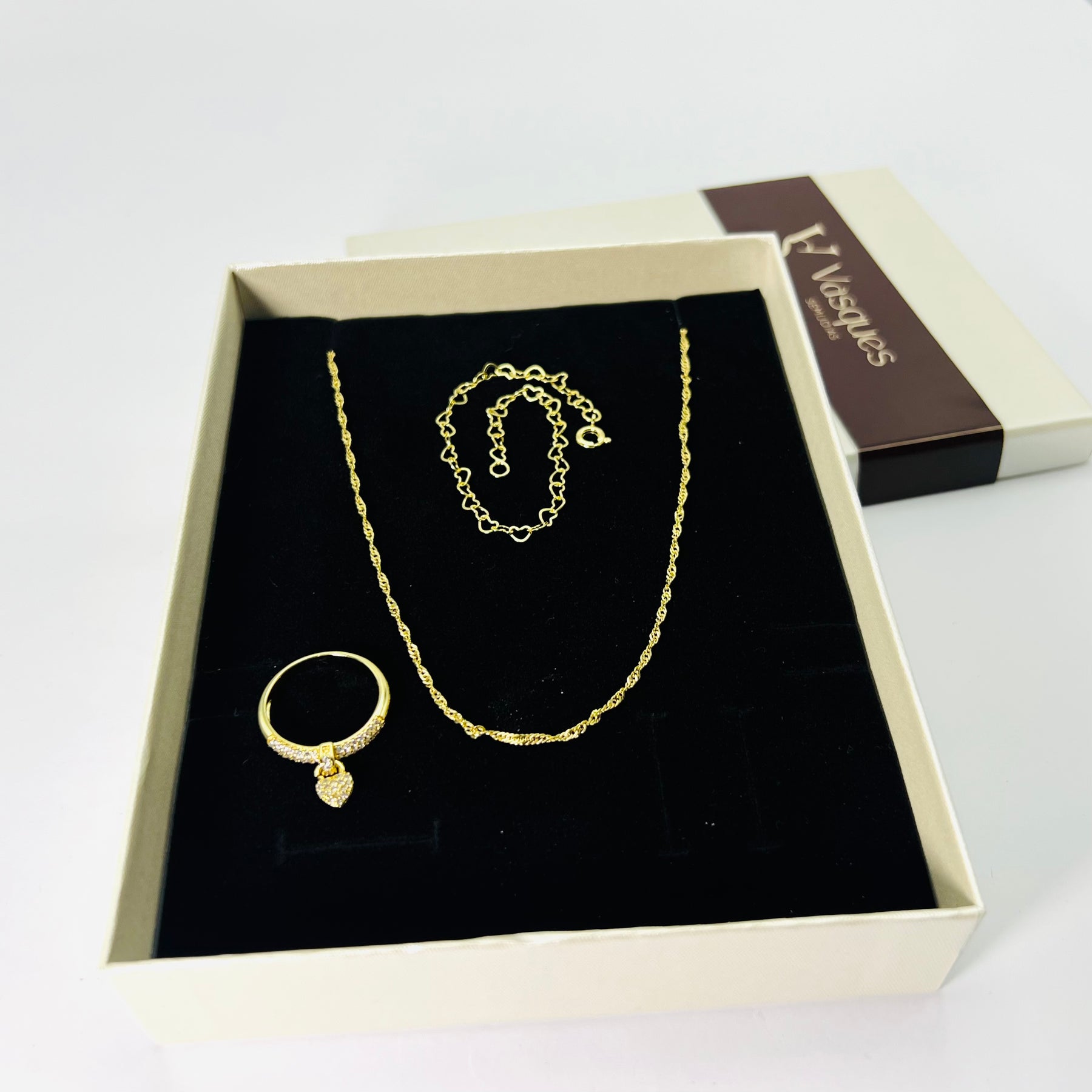 Kit True Love Vasques: Colar, Anel e Pulseira Banhados a Ouro