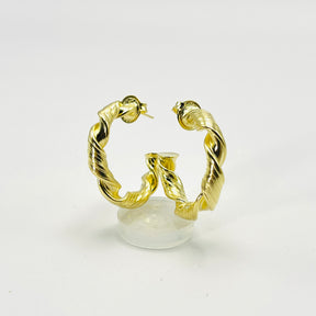 Brinco Argola Torcida Banhado em Ouro 18K Vasques Semijóias