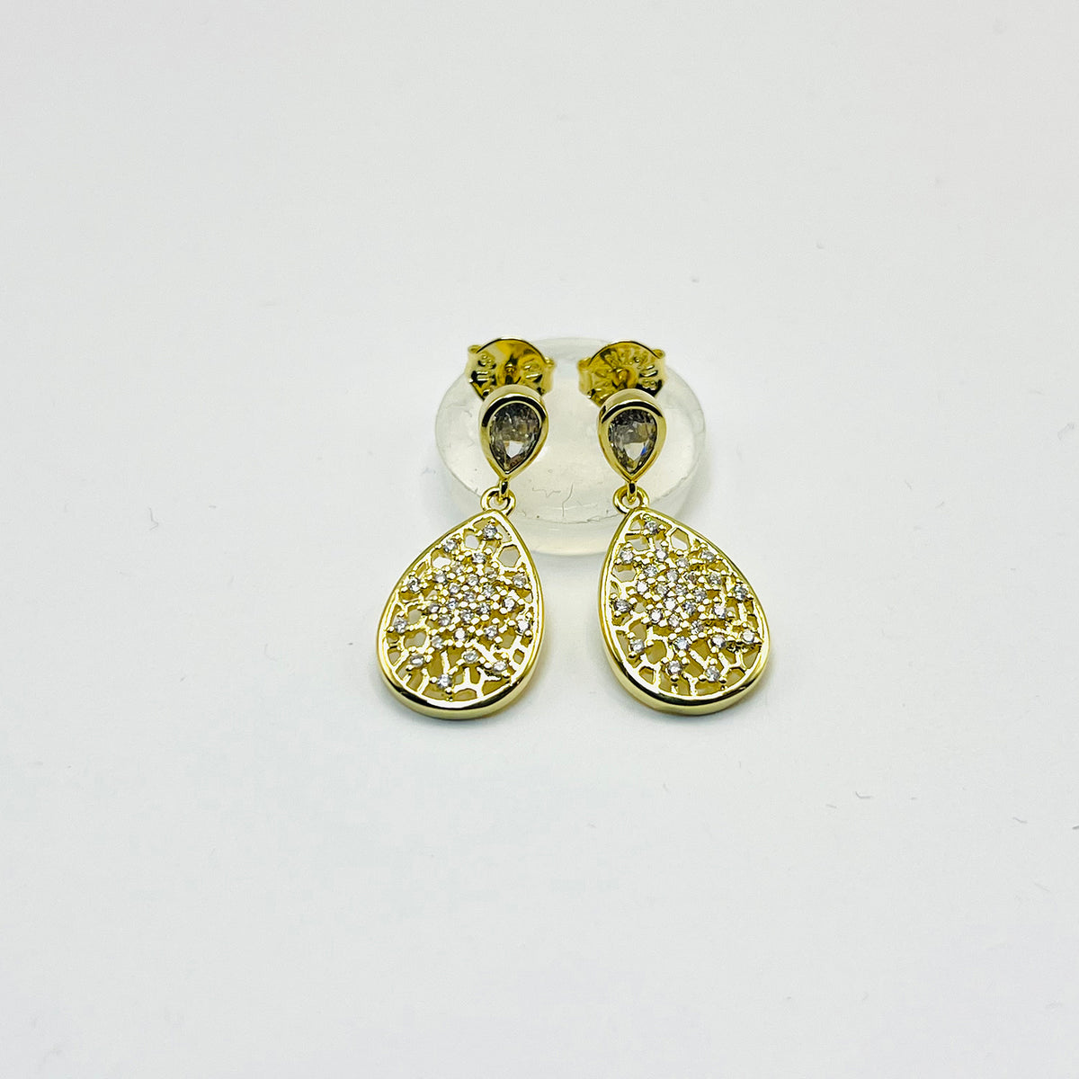 Brinco Gota Cravejado Banhado em Ouro 18K Vasques Semijóias