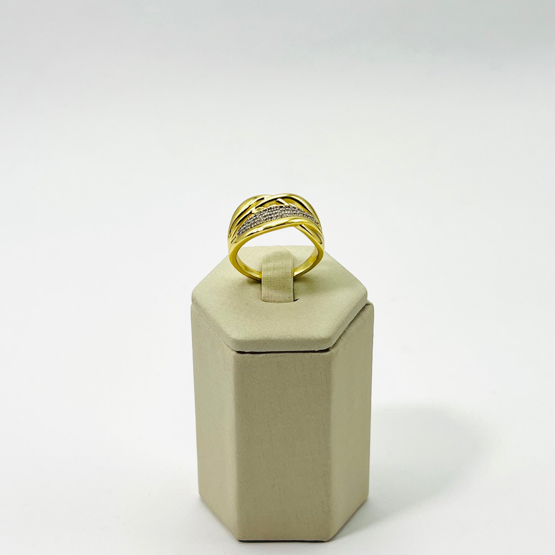 Anel Trançado Cravejado com Zircônias Banhado em Ouro 18K