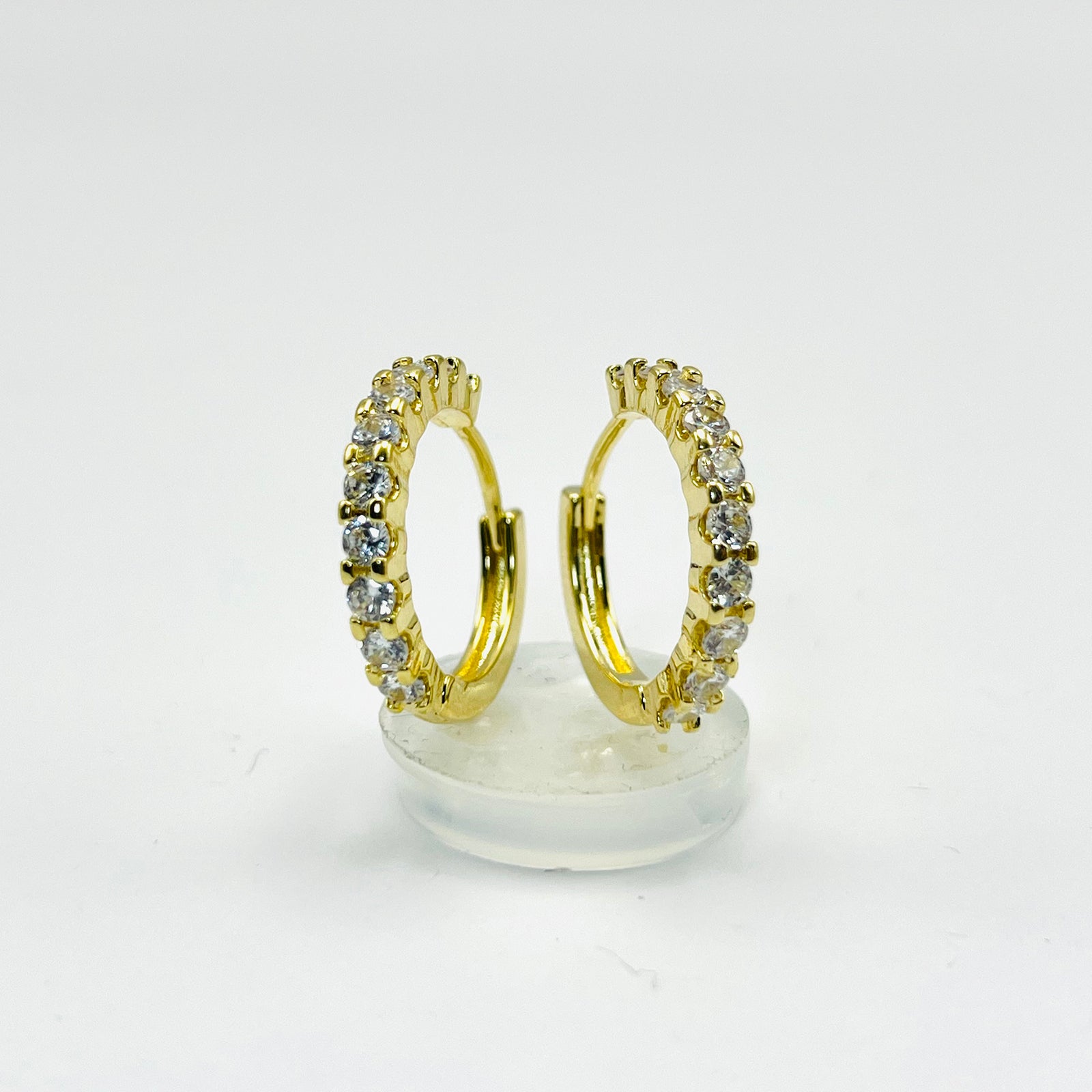 Brinco Argola Cravejada com Zircônias Banhado em Ouro 18K