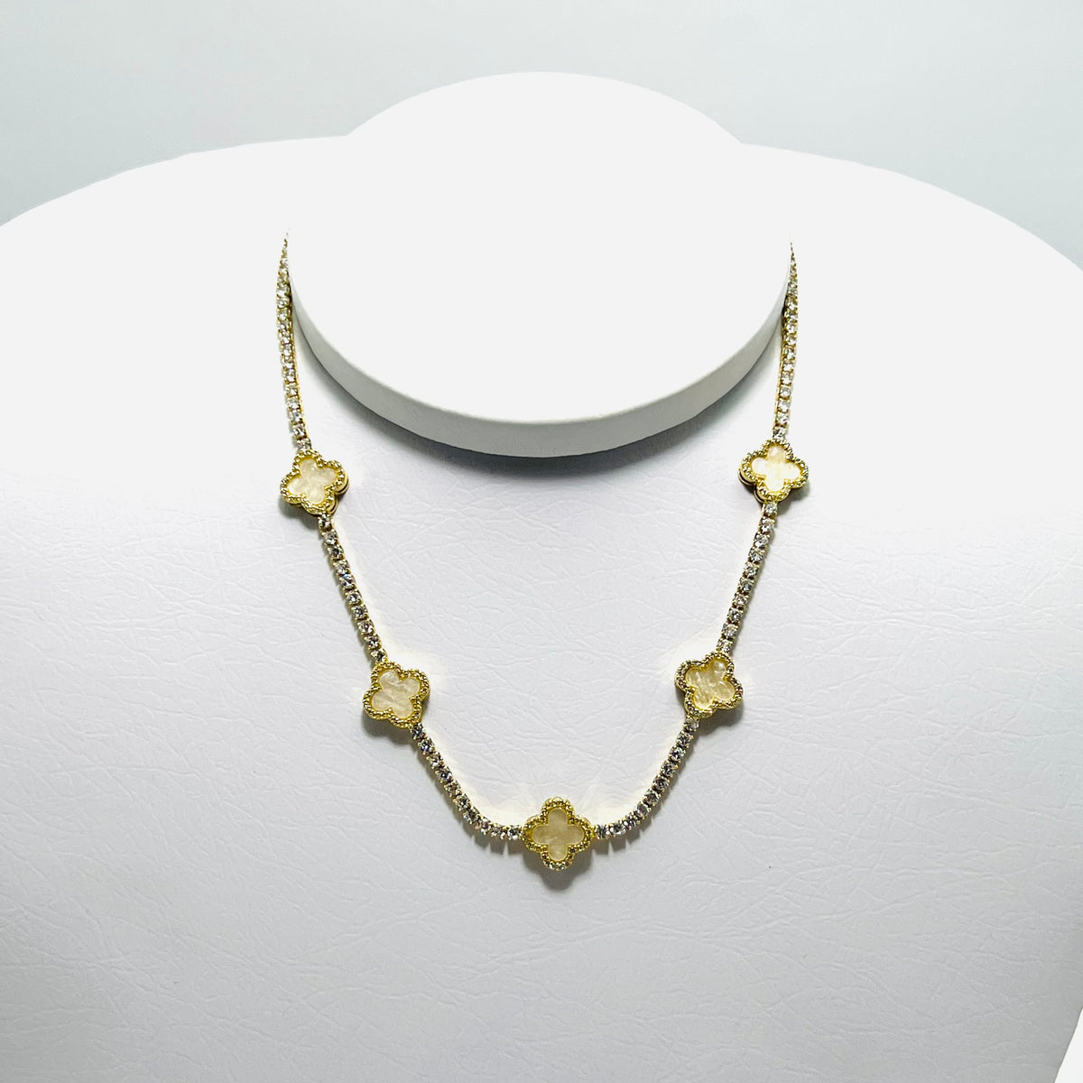 Colar Alhambra Madre Perola