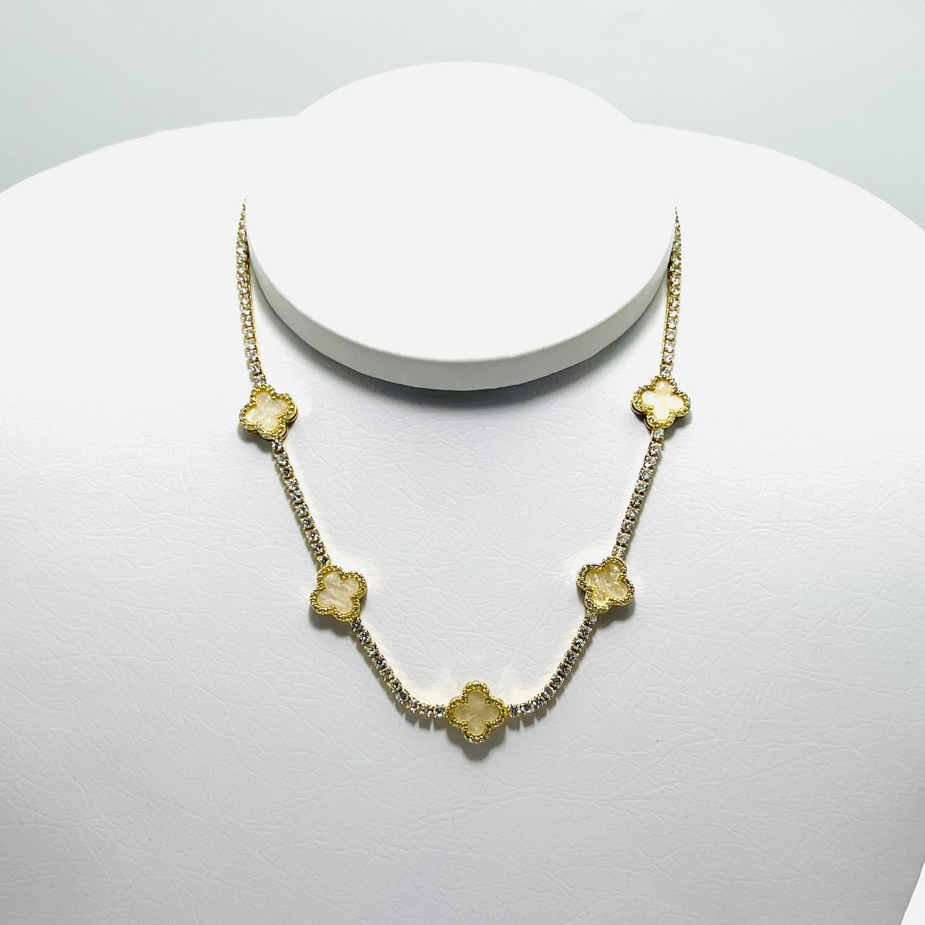 Colar Alhambra Madre Perola