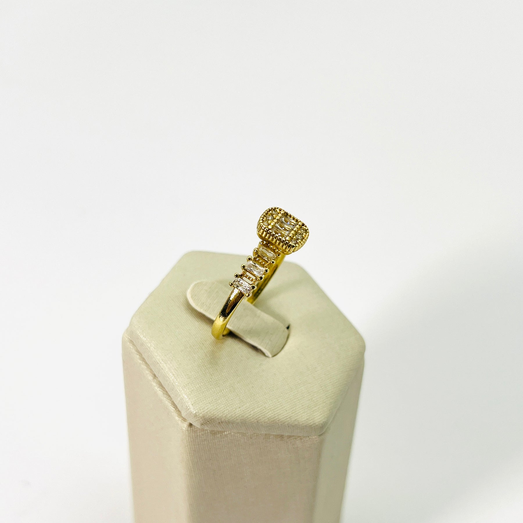 Anel Solitário 16 Pedras