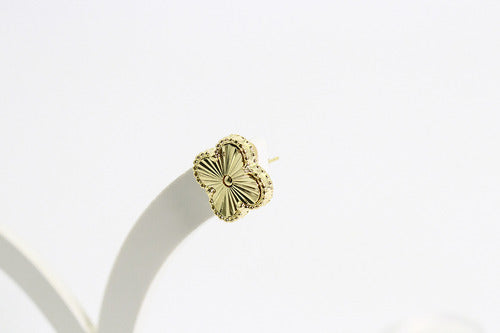 Brinco Trevo Oriente Dourado