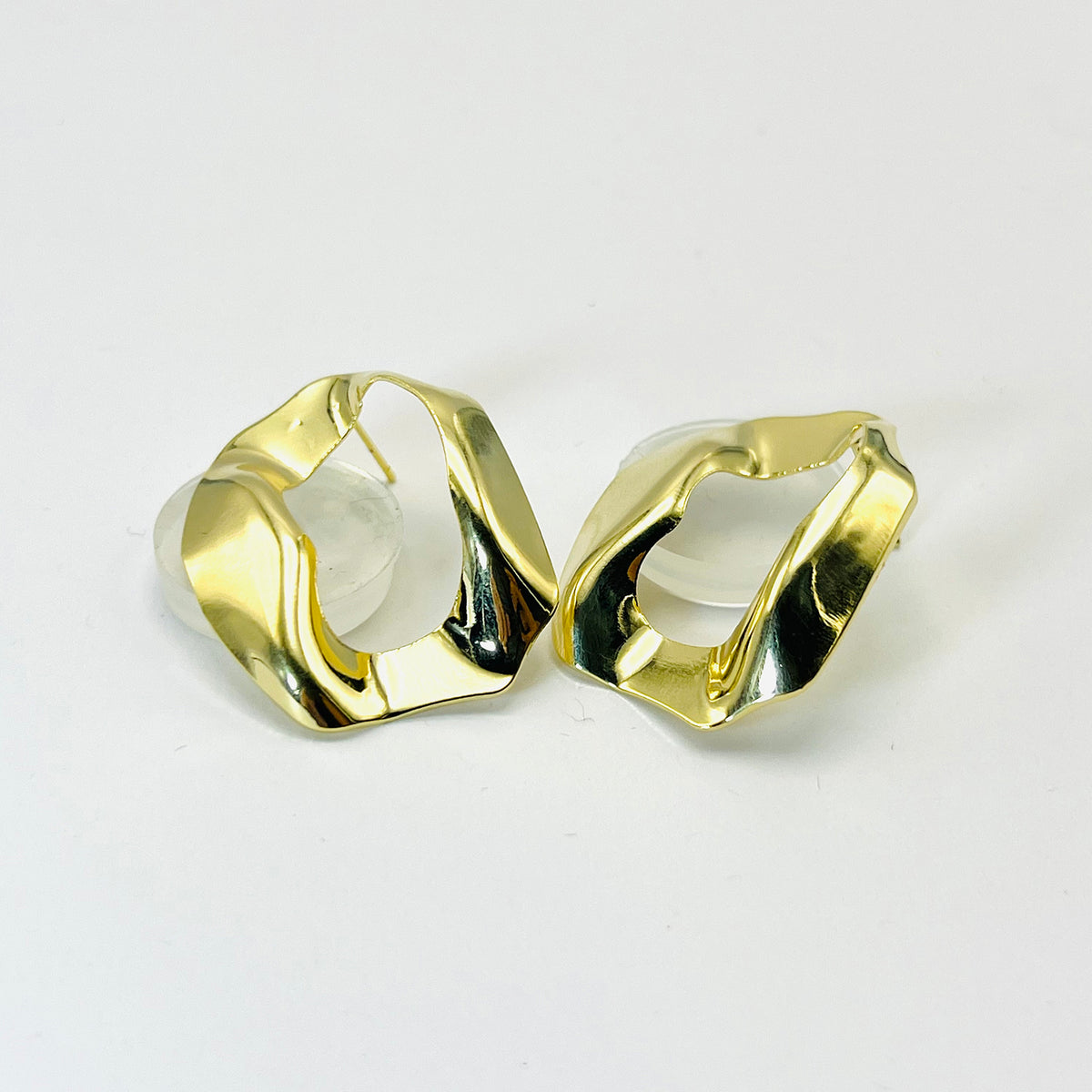 Brinco Orgânico Vazado Banhado em Ouro 18K Vasques Semijóias