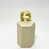 Anel Curvado Cravejado com Zircônias Banhado em Ouro 18K