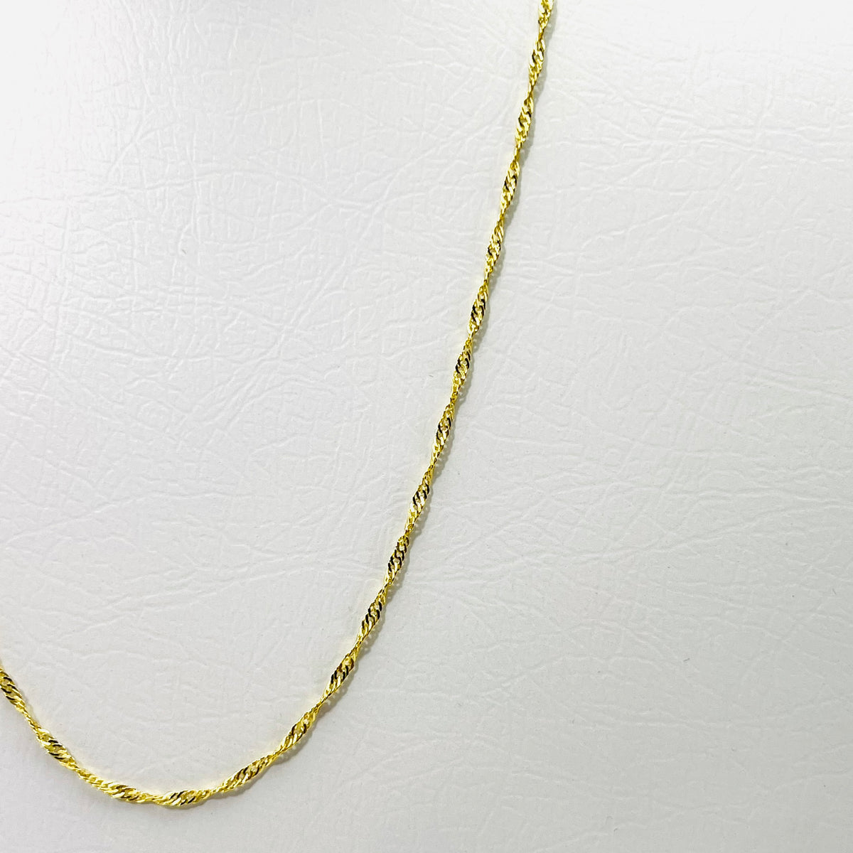 Colar Torcido Médio