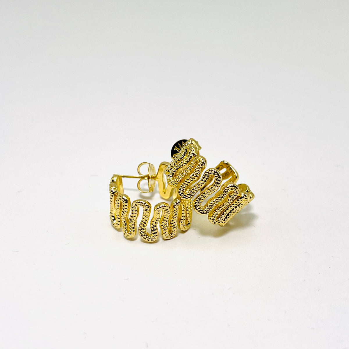 Brinco Snake Cornered