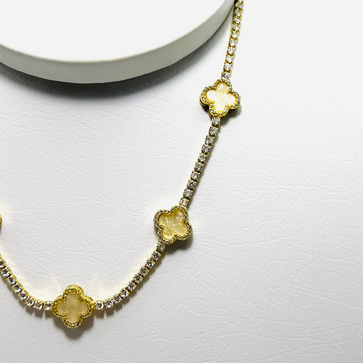 Colar Alhambra Madre Perola