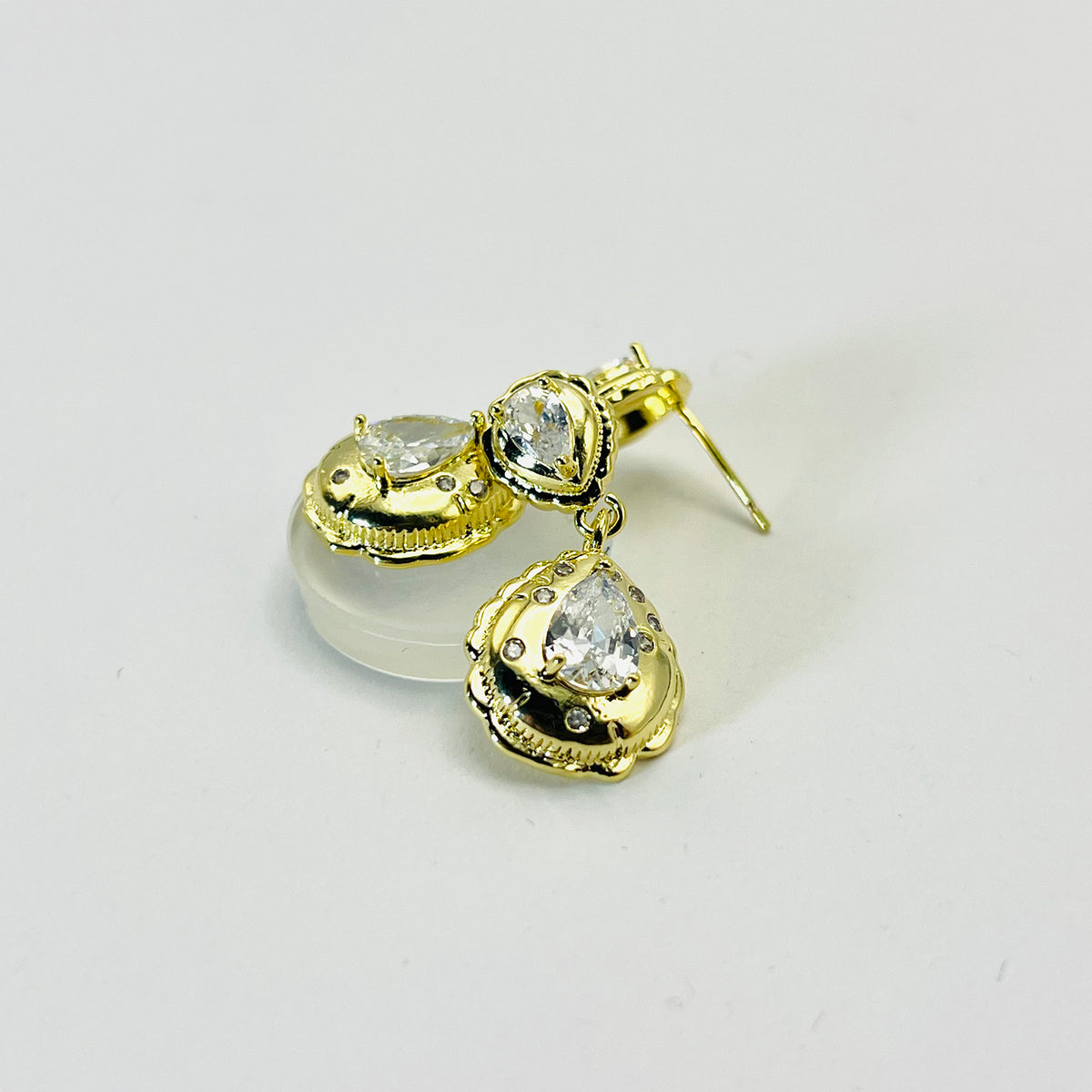 Brinco Gota Dupla com Zircônias Banhado em Ouro 18K Vasques