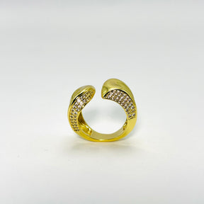 Anel Curvado Cravejado com Zircônias Banhado em Ouro 18K