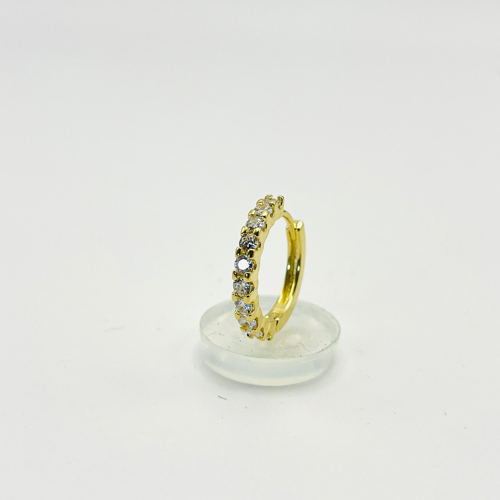 Brinco Argola Cravejada com Zircônias Banhado em Ouro 18K