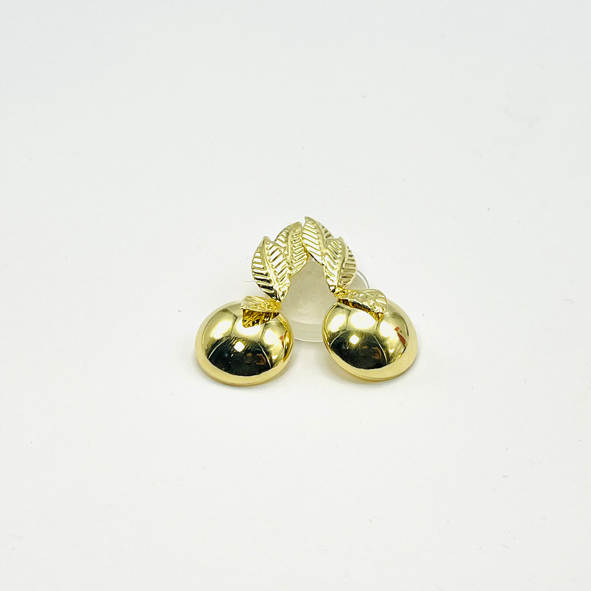 Brinco Folha Cúpula Banhado em Ouro 18K Vasques Semijóias