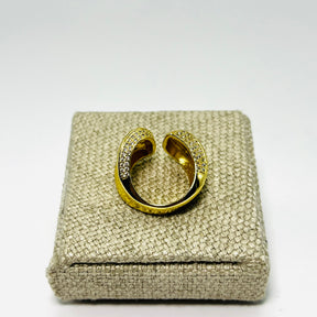 Anel Curvado Cravejado com Zircônias Banhado em Ouro 18K